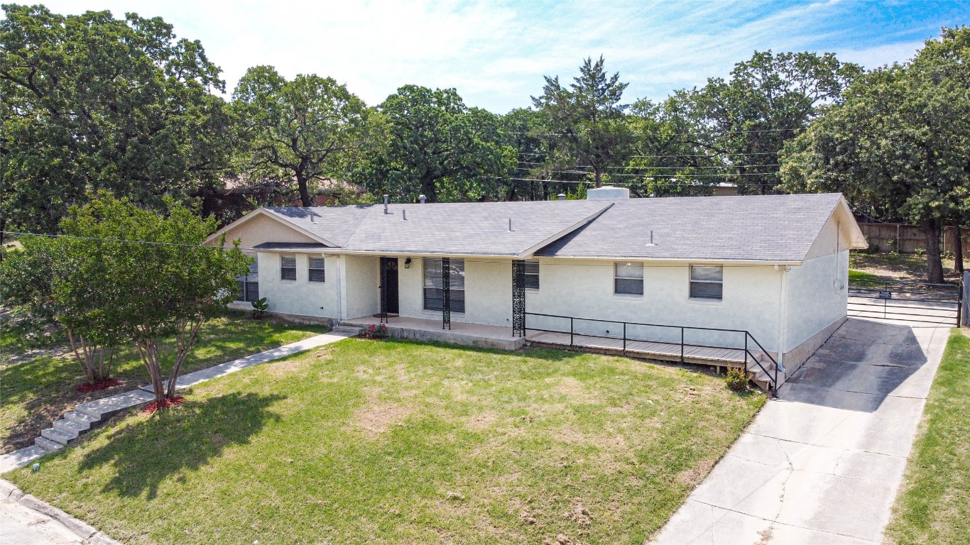 812 N Stewart Street Azle TX 76020
