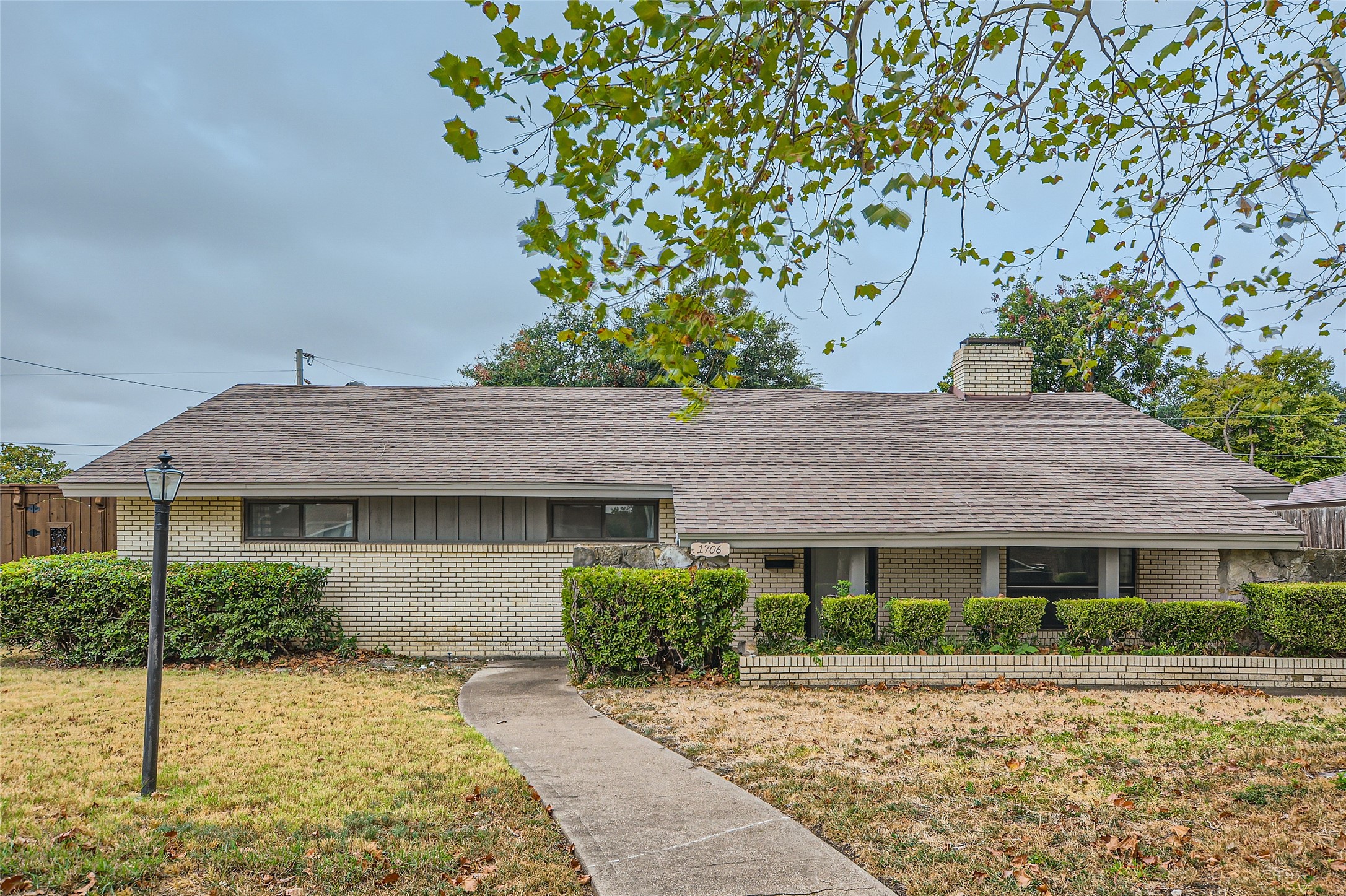 1706 Shady Glen Lane Dallas TX 75232