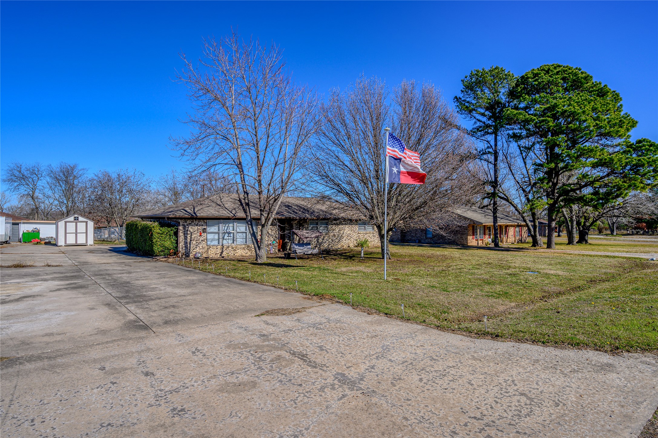 709 W Cheri Ann Street Bells TX 75414