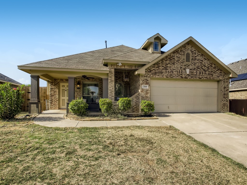 709 Hutchins Drive Crowley TX 76036