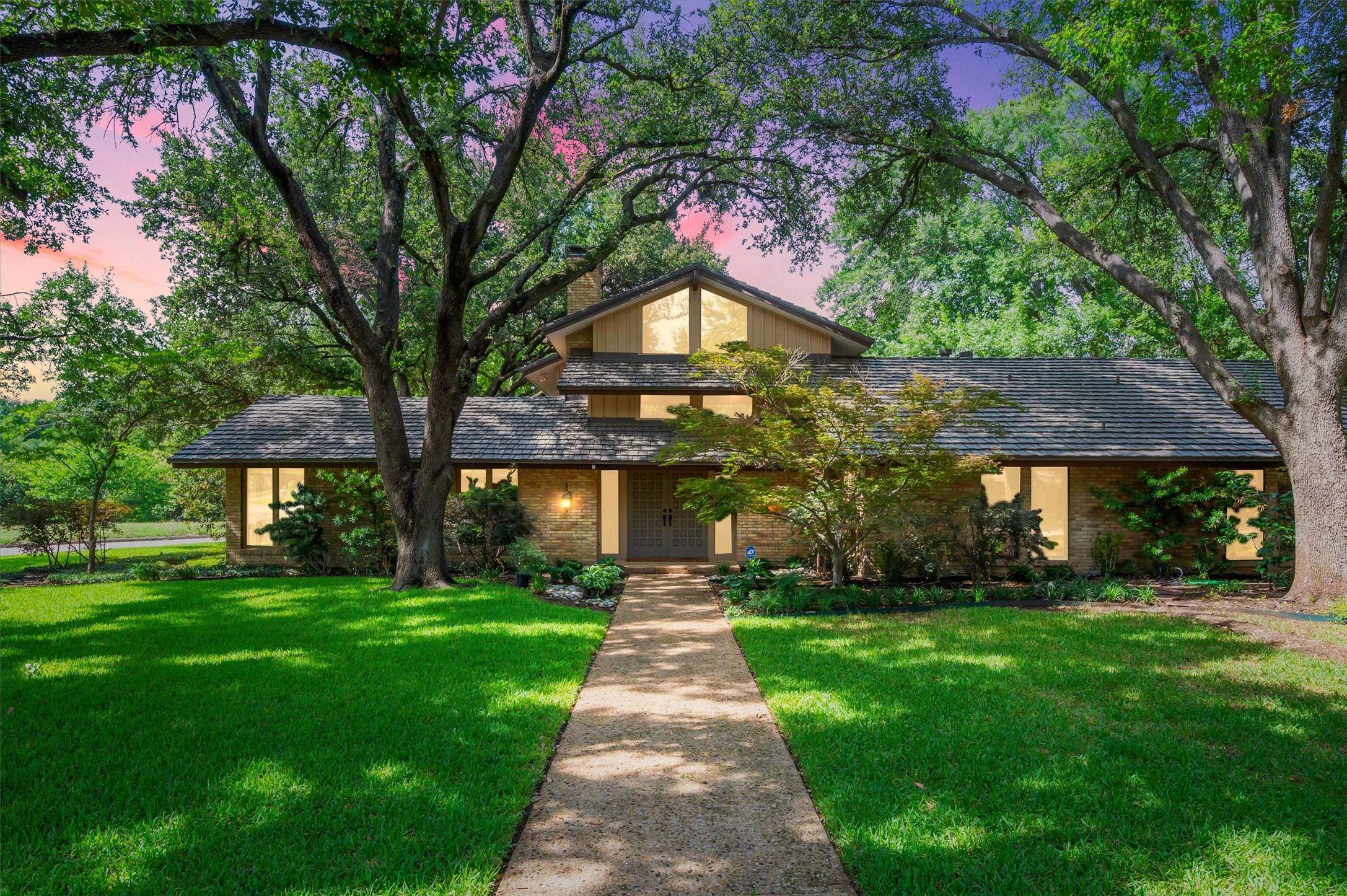 3909 Courtshire Drive Dallas TX 75229