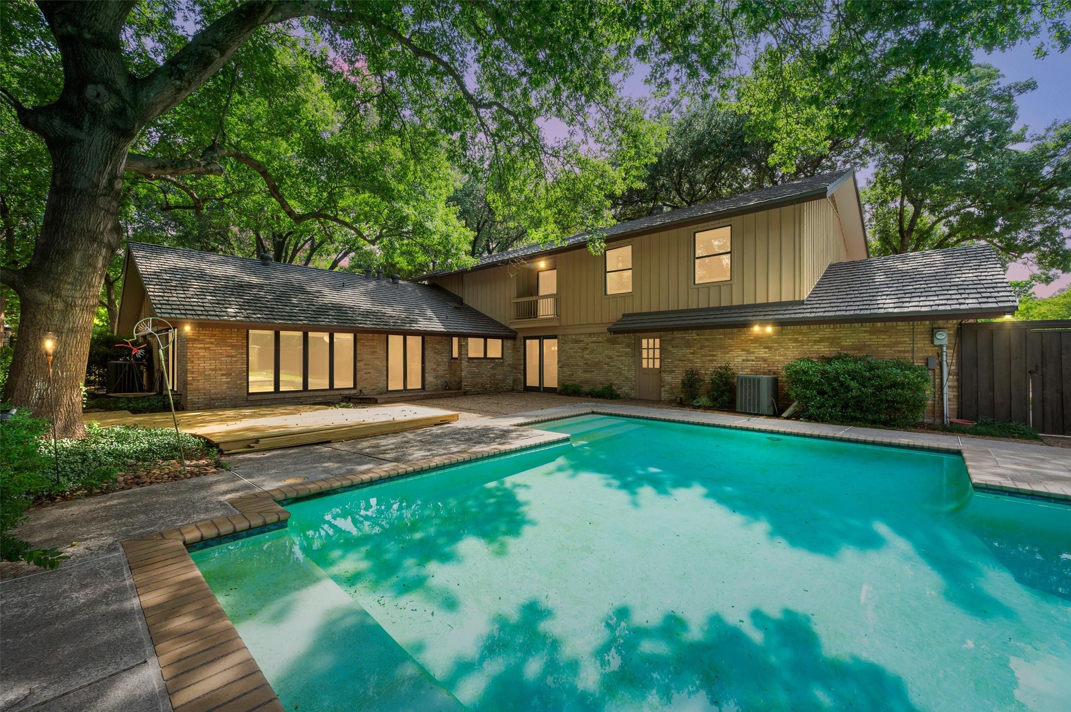 3909 Courtshire Drive Dallas TX 75229