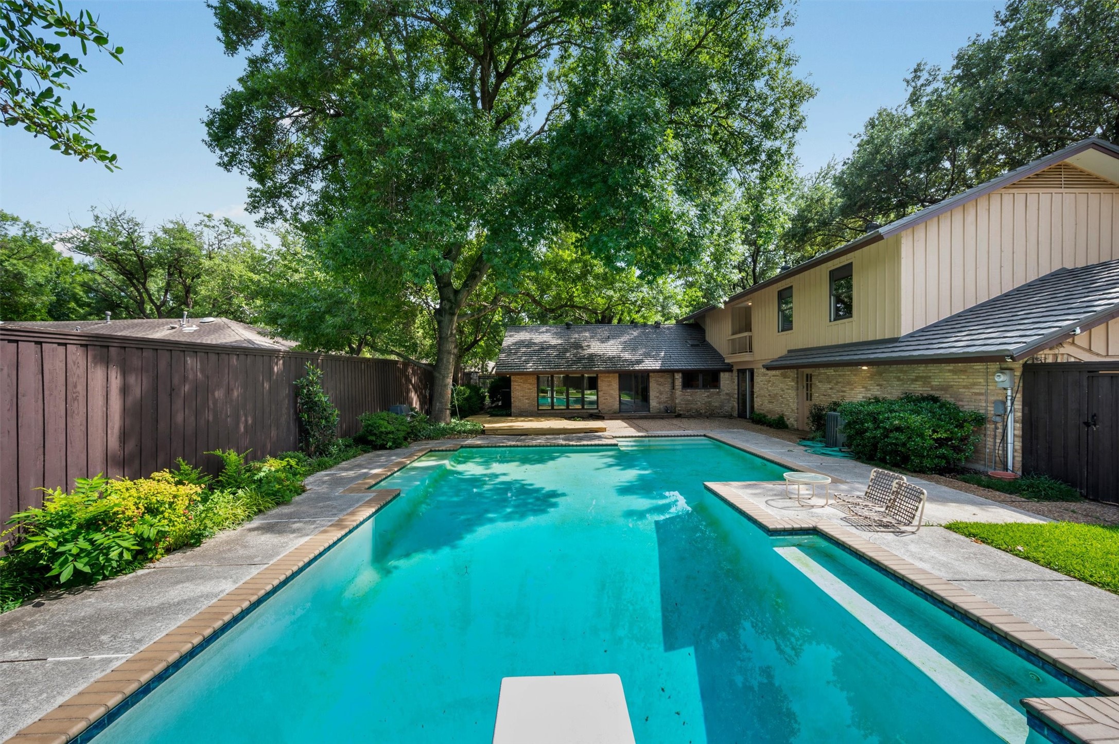 3909 Courtshire Drive Dallas TX 75229