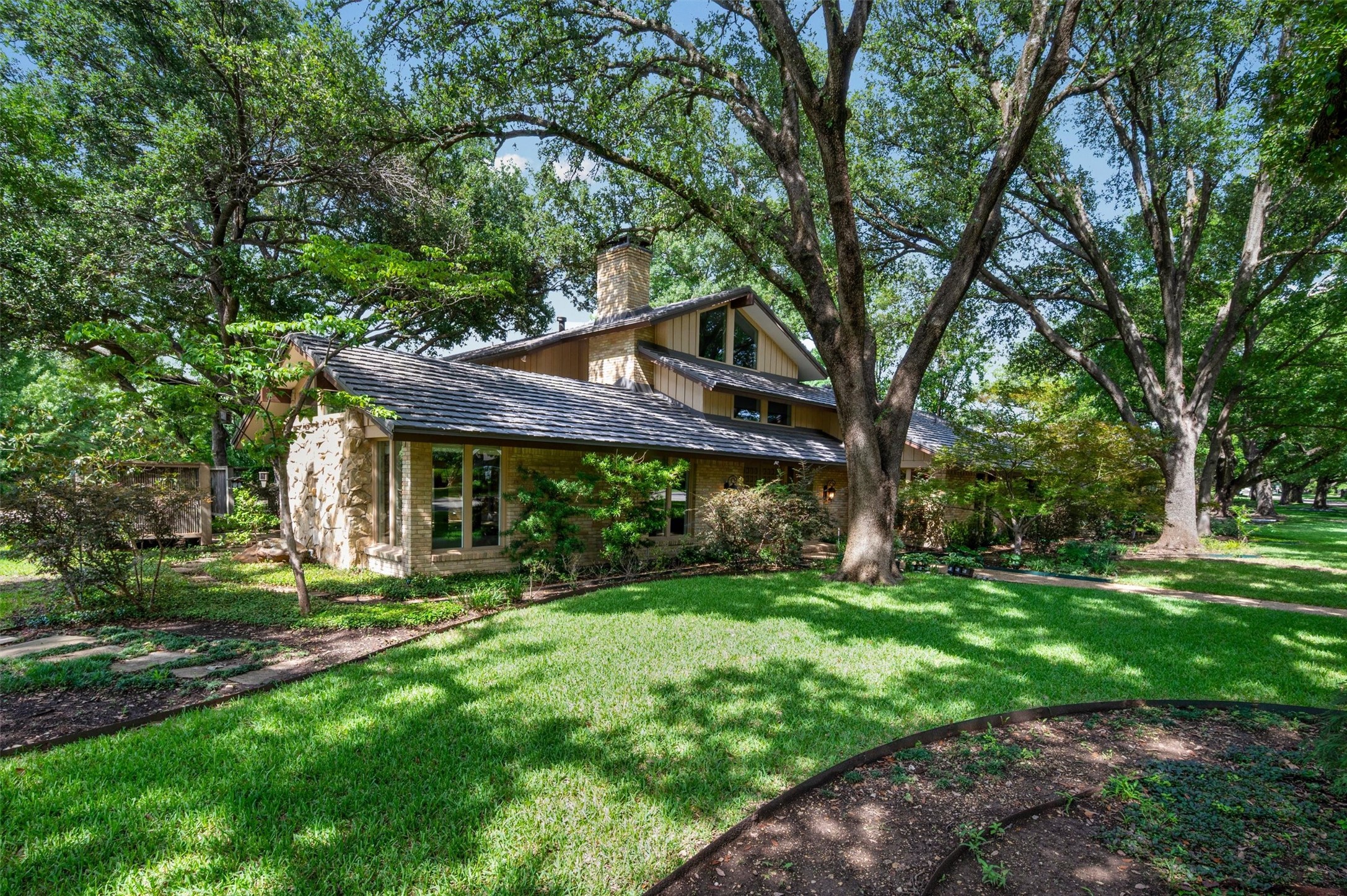 3909 Courtshire Drive Dallas TX 75229