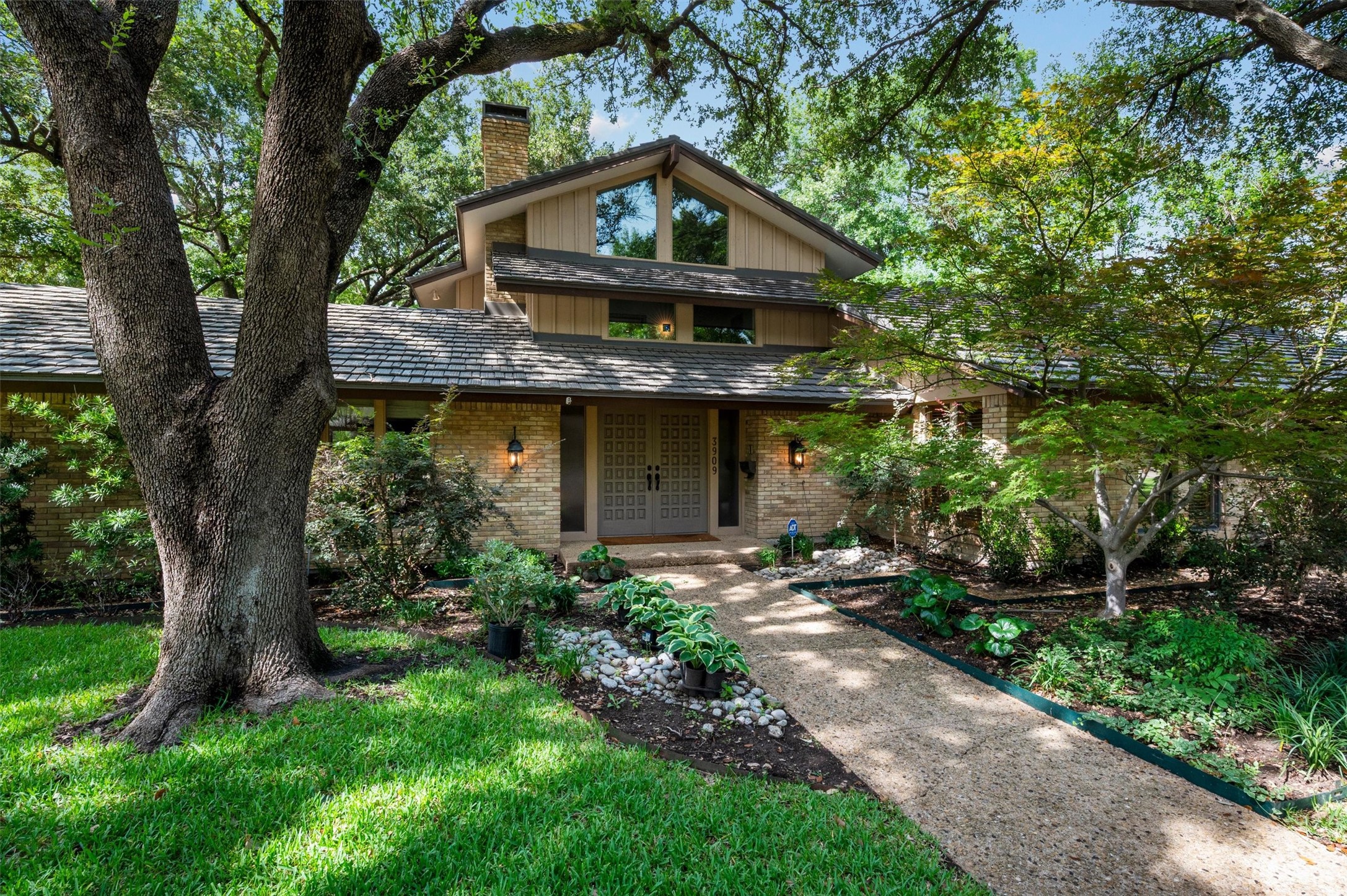 3909 Courtshire Drive Dallas TX 75229