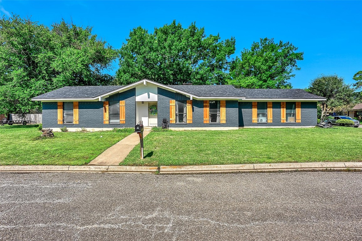 2135 N Village Drive Bonham TX 75418