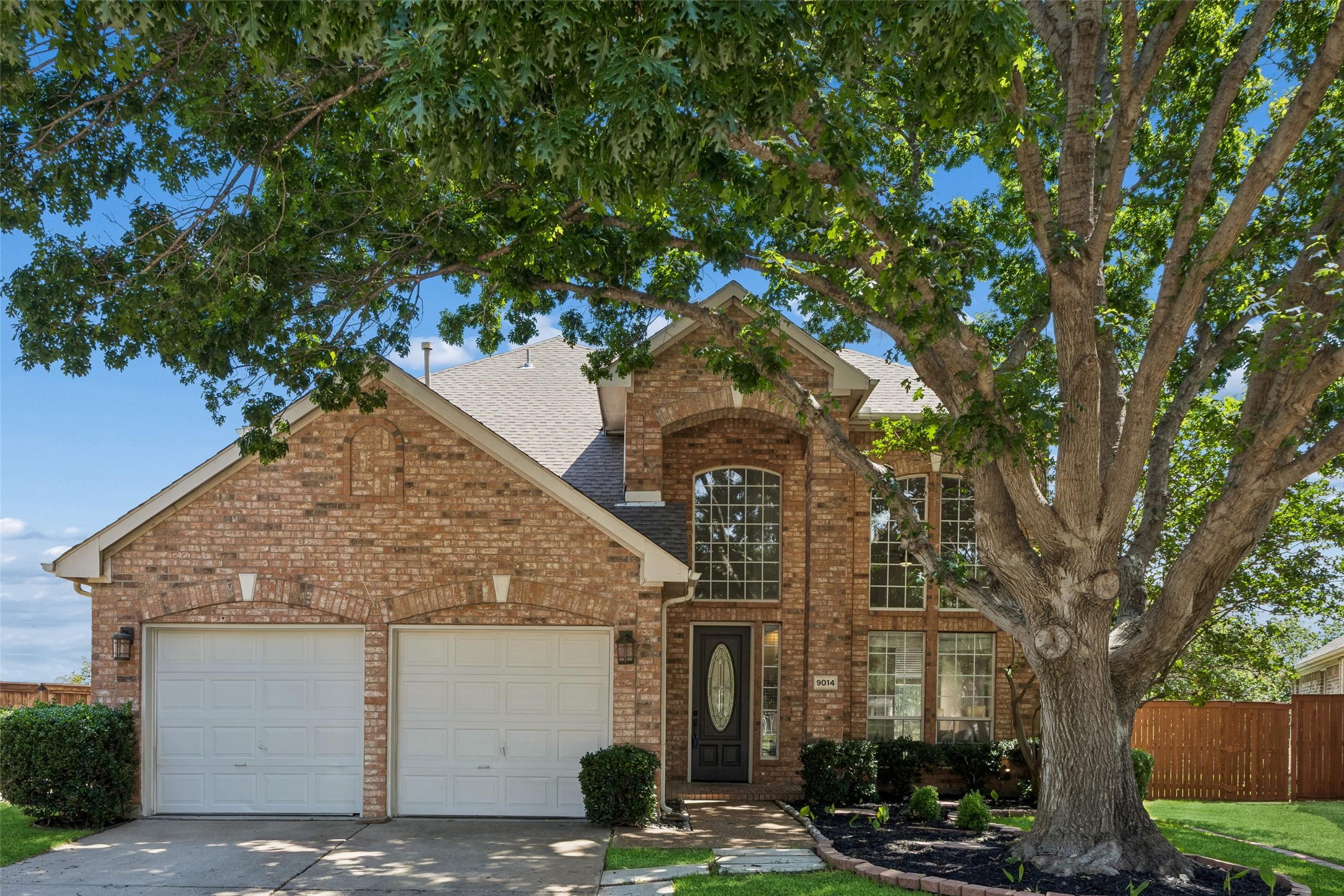 9014 Crown Point Circle Irving TX 75063