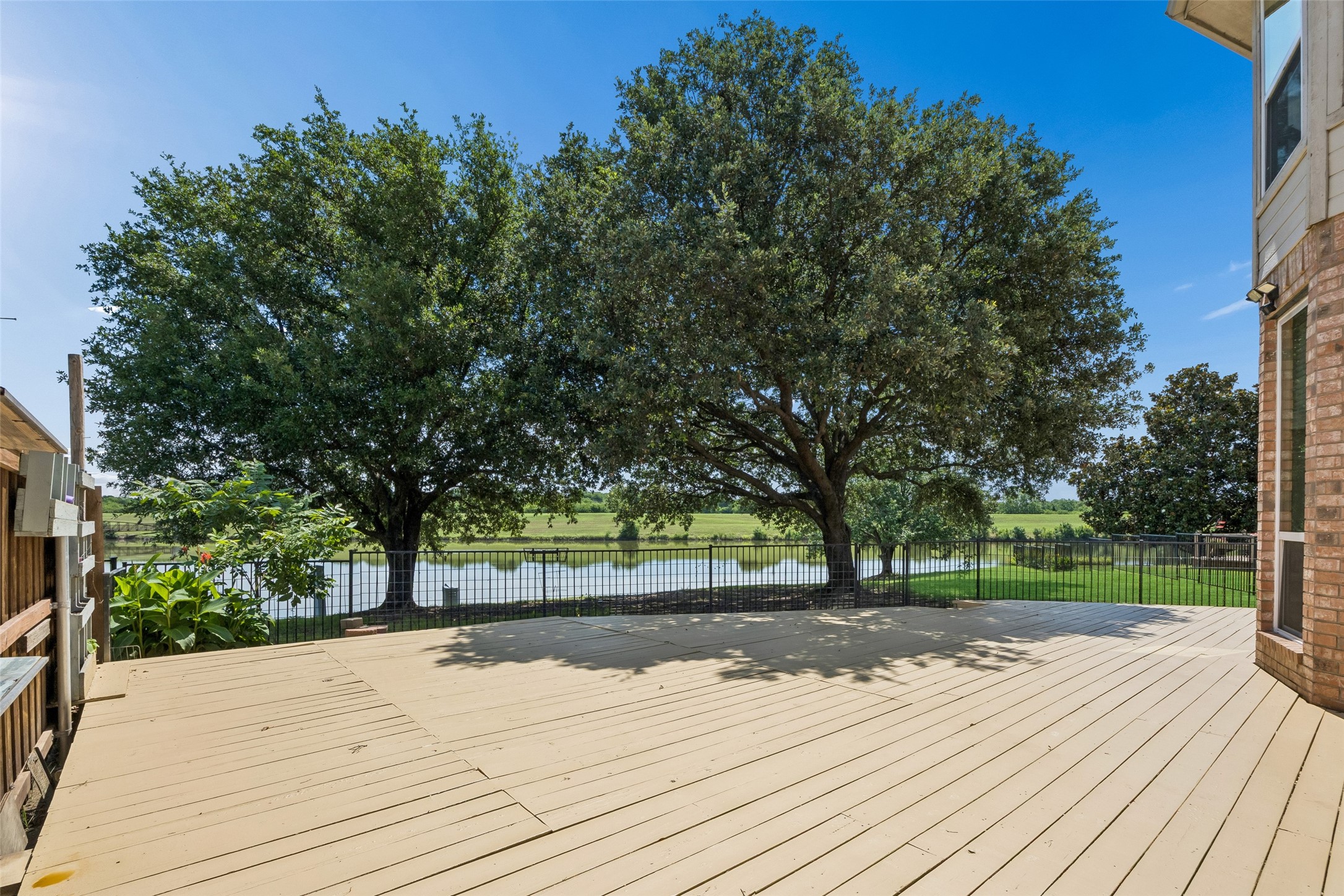 9014 Crown Point Circle Irving TX 75063