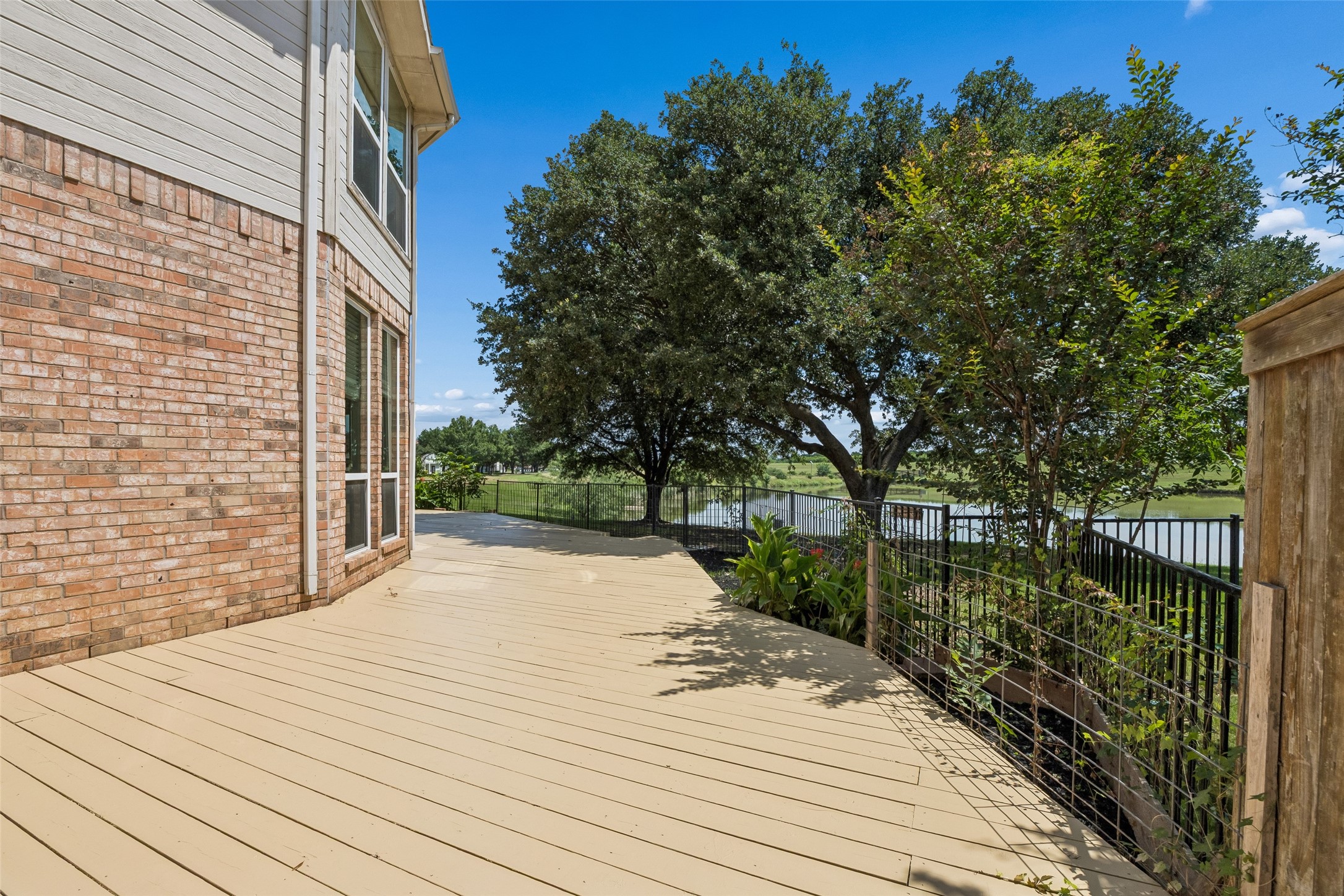 9014 Crown Point Circle Irving TX 75063