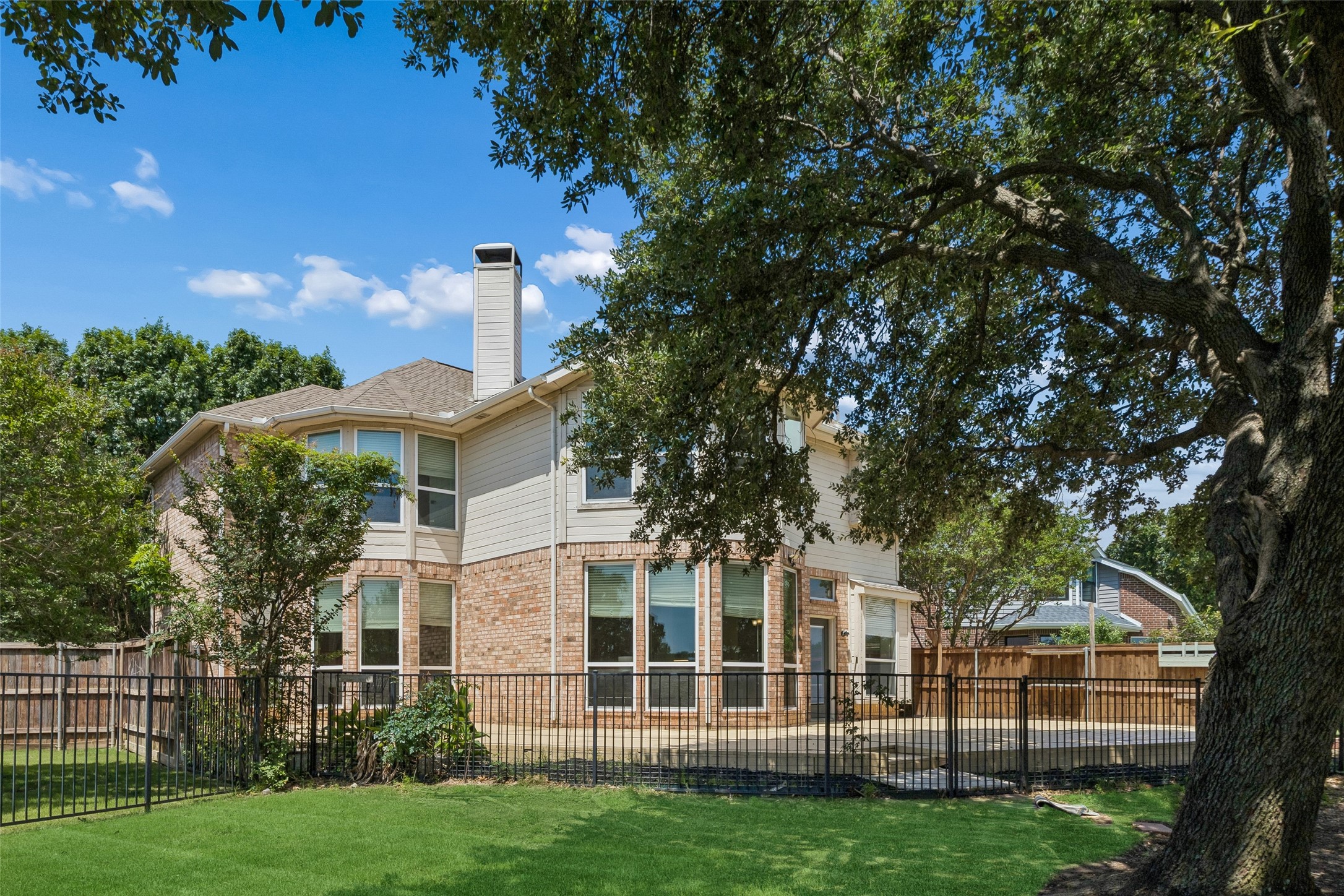 9014 Crown Point Circle Irving TX 75063