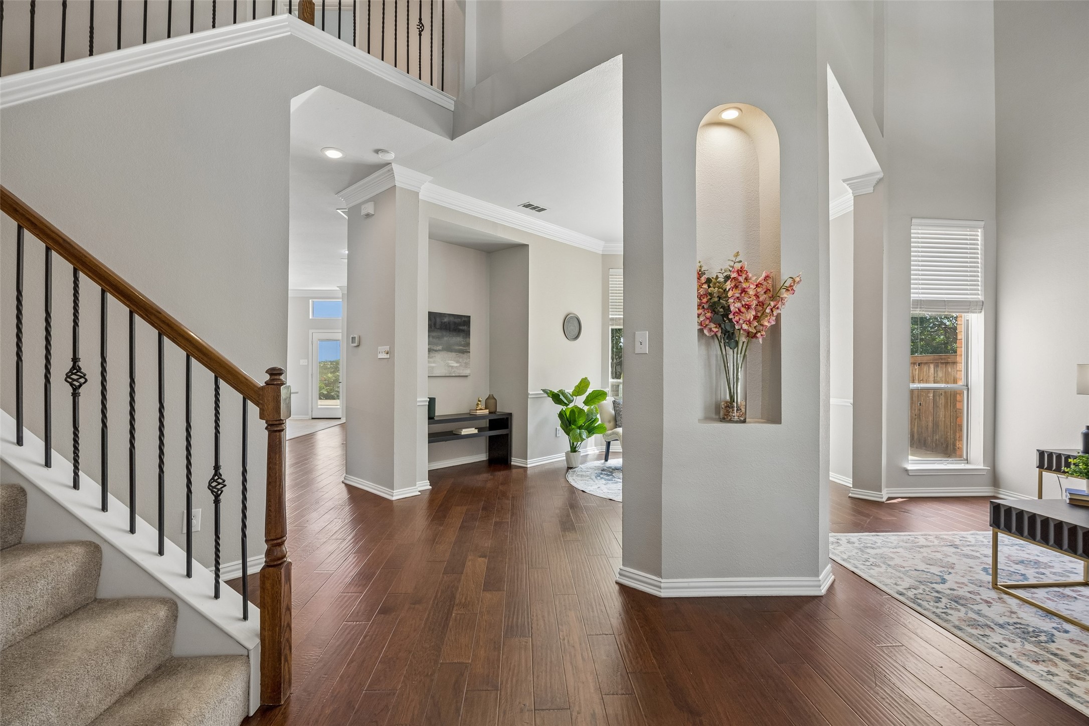 9014 Crown Point Circle Irving TX 75063