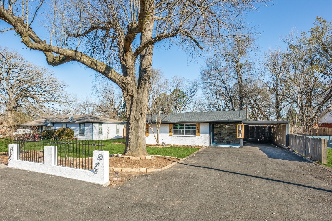 104 W Pecan Street Edgewood TX 75117