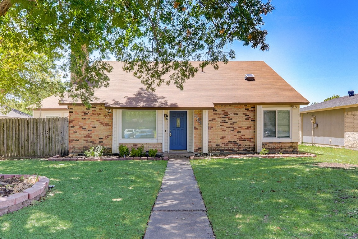 211 Elmwood Place Garland TX 75043
