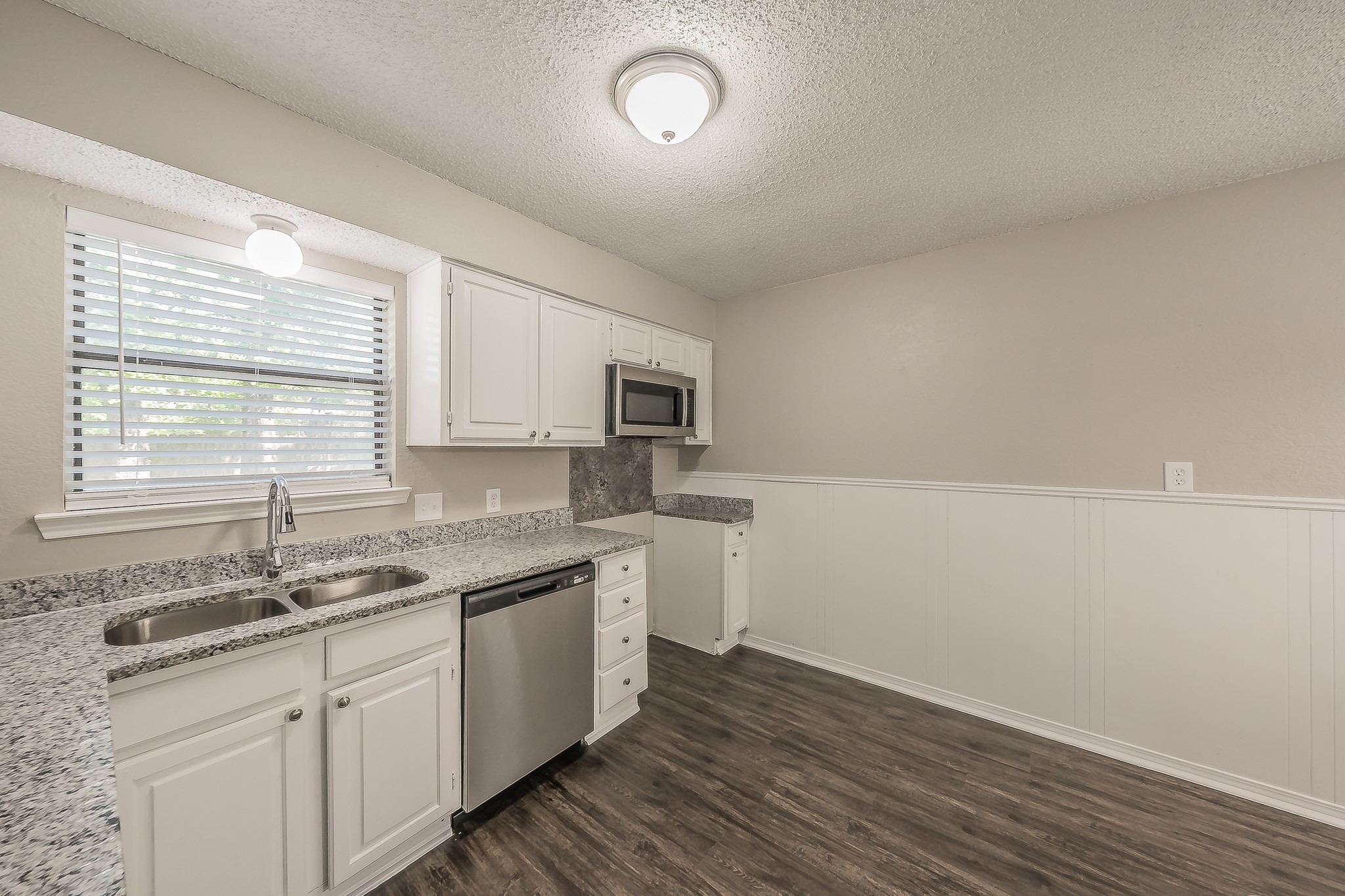 912 Red Oak Street Azle TX 76020