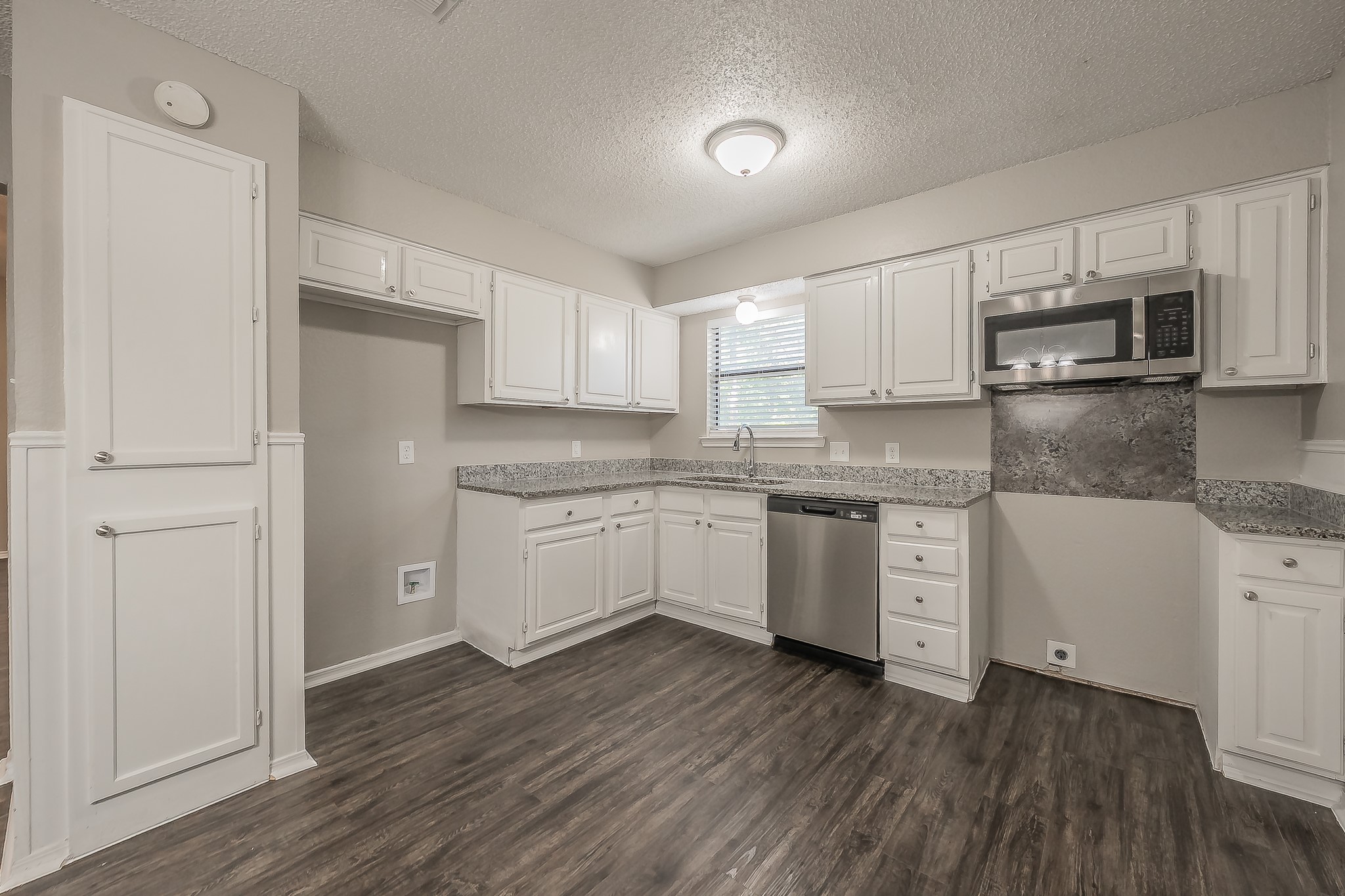 912 Red Oak Street Azle TX 76020