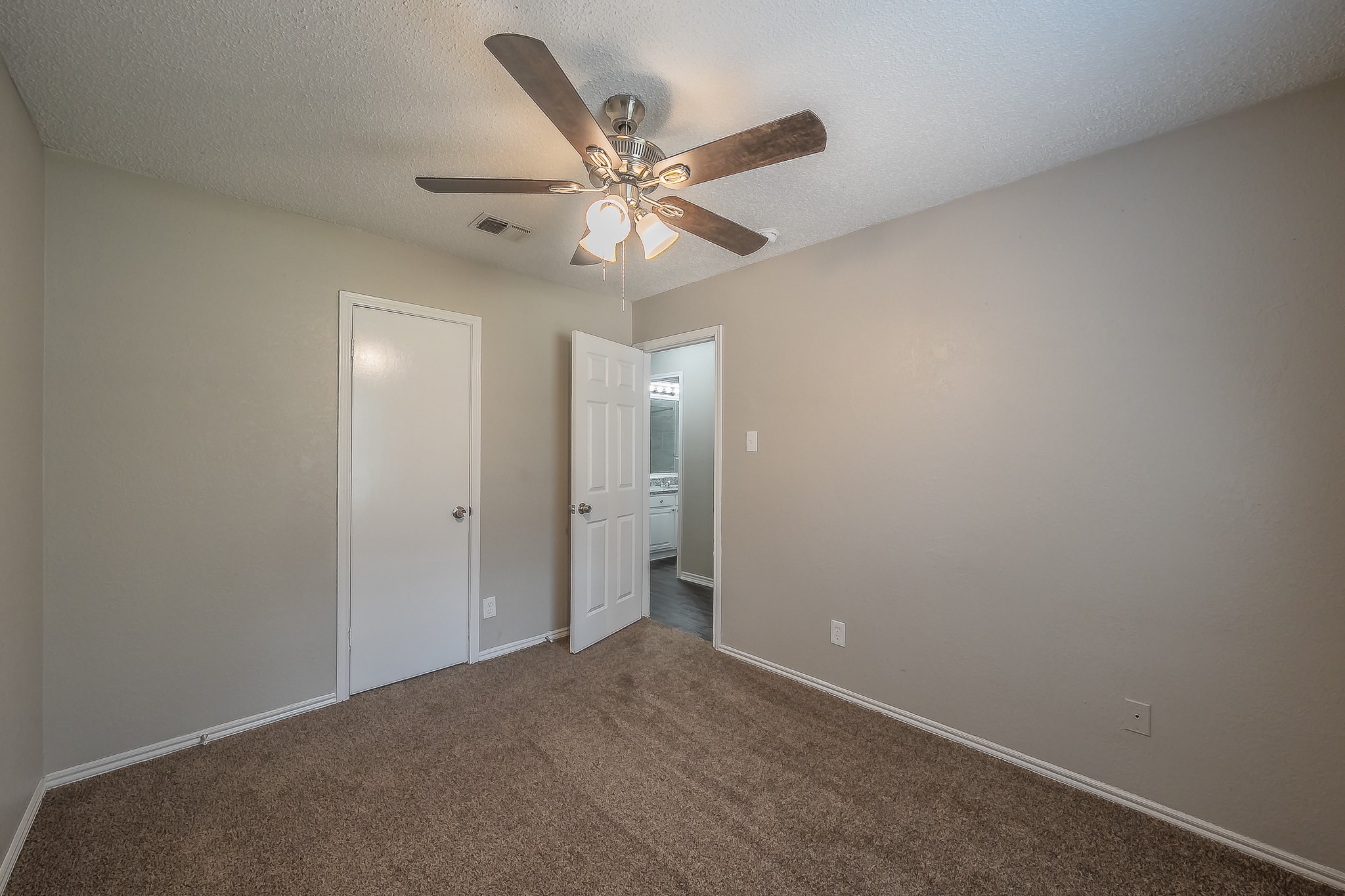 912 Red Oak Street Azle TX 76020