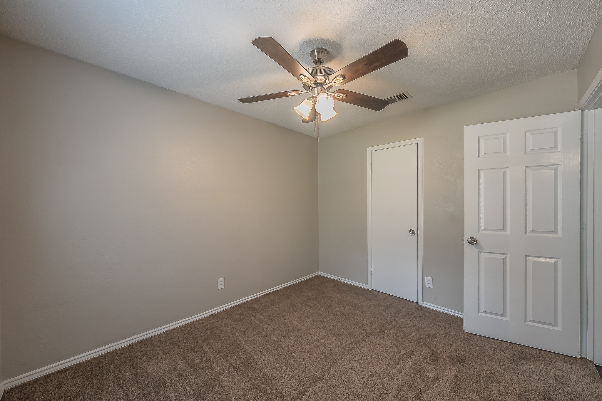 912 Red Oak Street Azle TX 76020