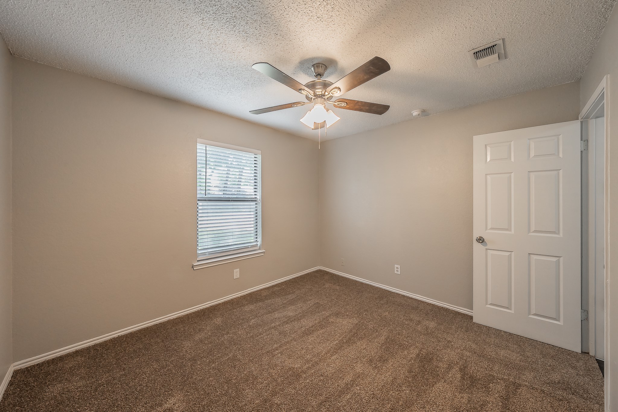 912 Red Oak Street Azle TX 76020