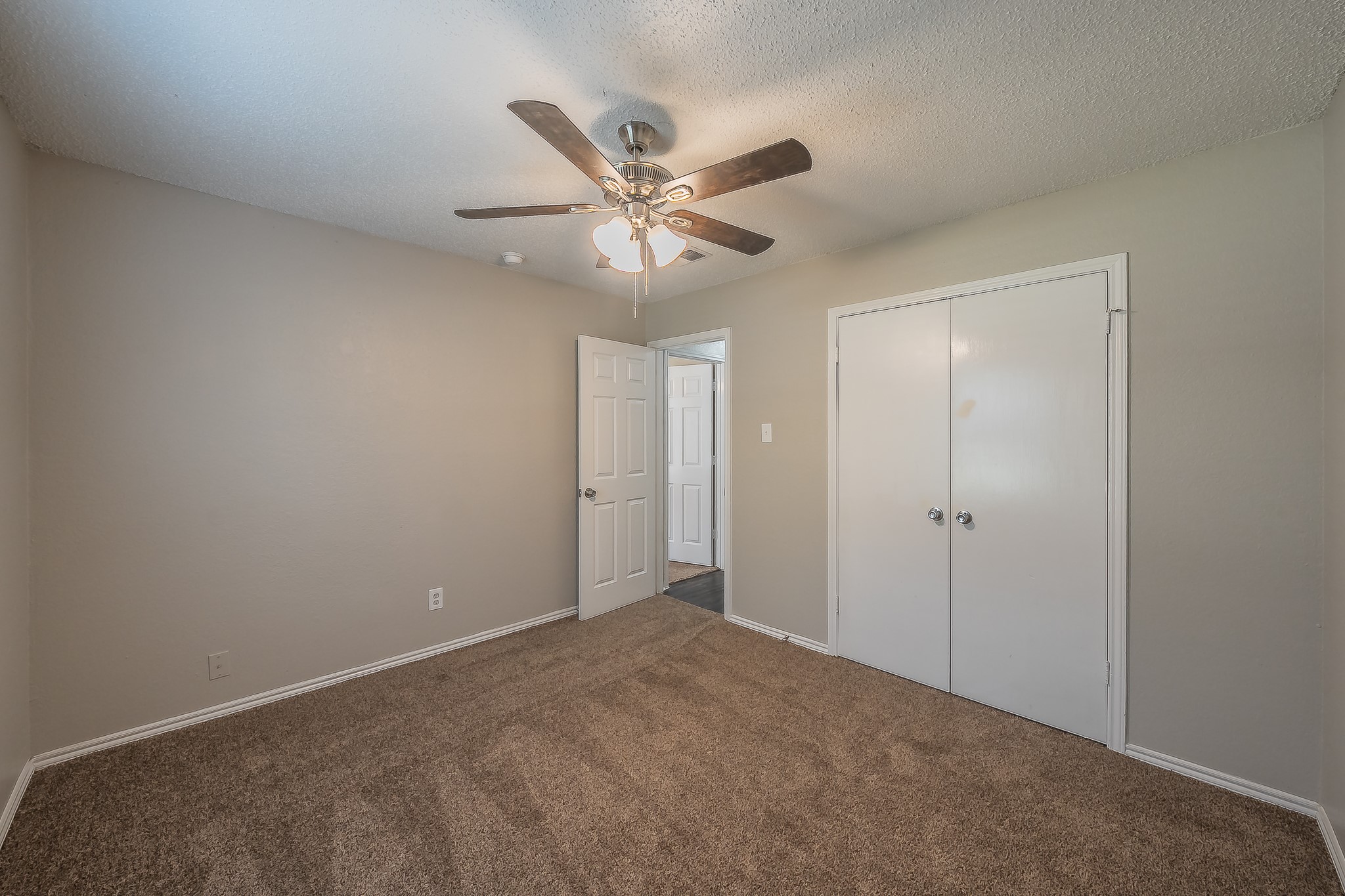 912 Red Oak Street Azle TX 76020