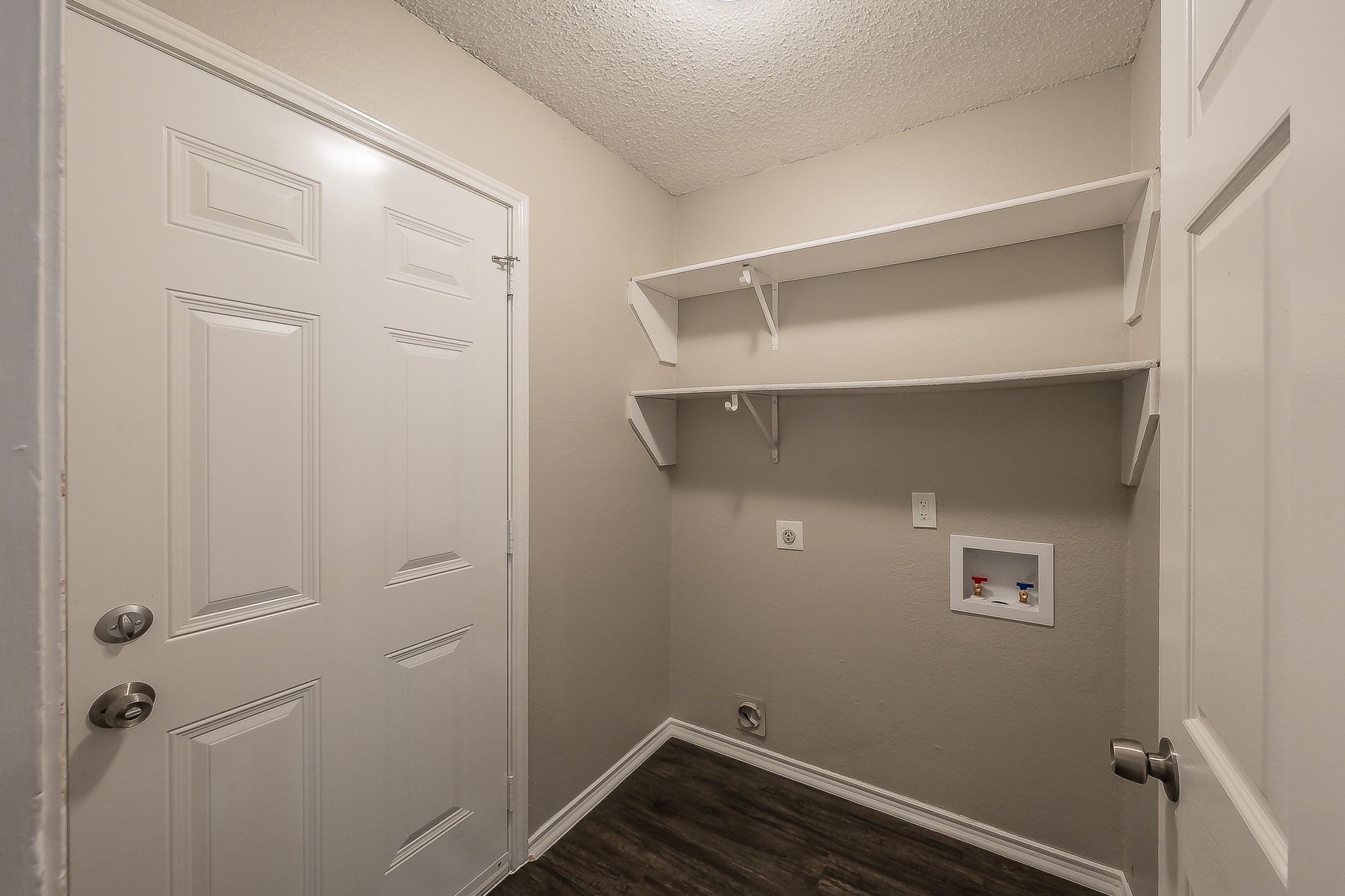 912 Red Oak Street Azle TX 76020