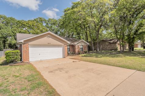 912 Red Oak Street Azle TX 76020