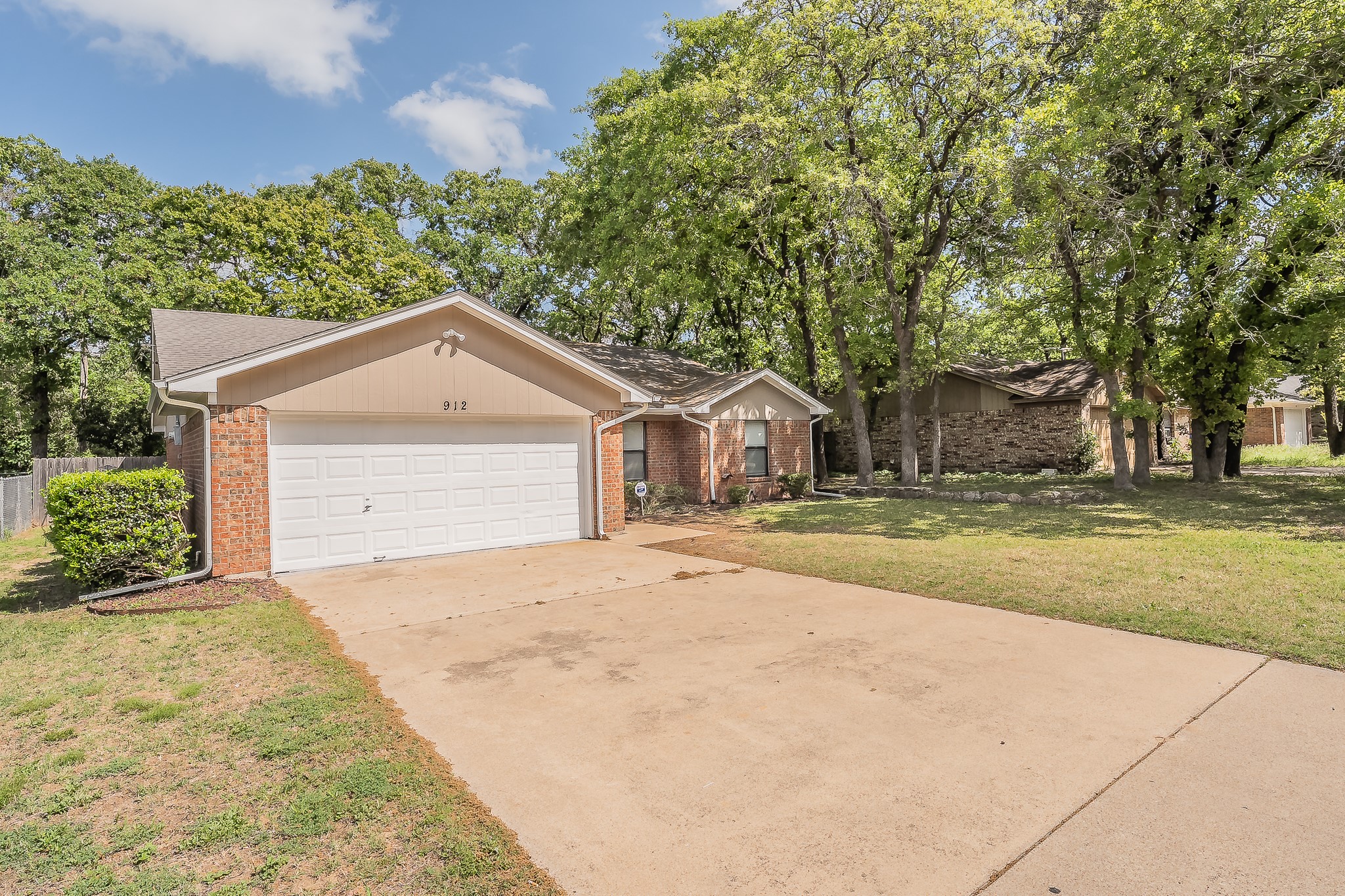 912 Red Oak Street Azle TX 76020