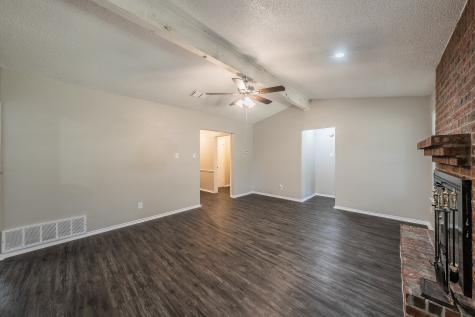 912 Red Oak Street Azle TX 76020
