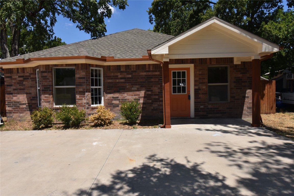 1725 N Brents Avenue Sherman TX 75090