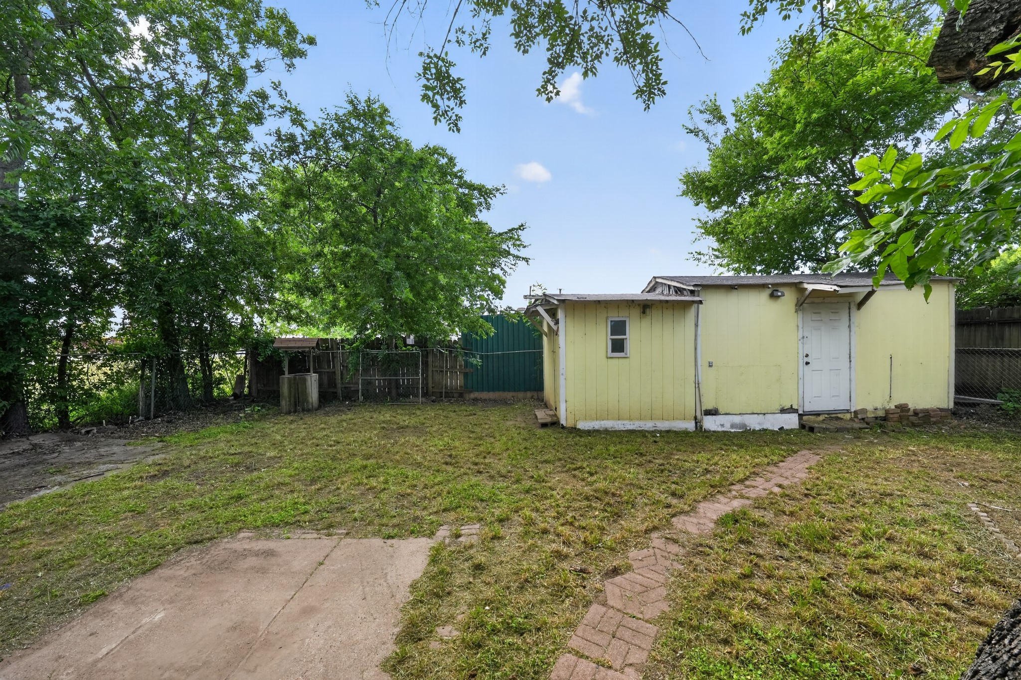 406 E Willingham Street Cleburne TX 76031