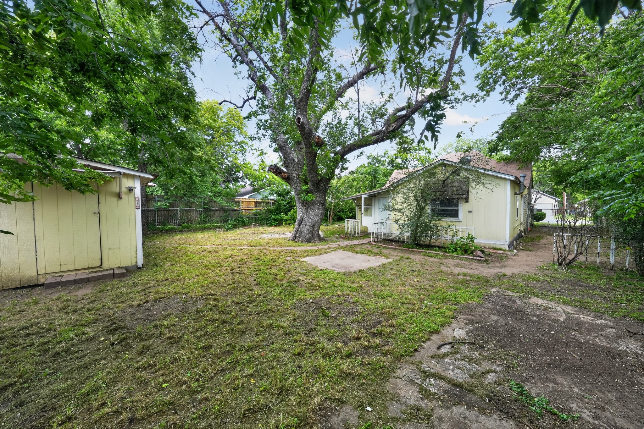 406 E Willingham Street Cleburne TX 76031