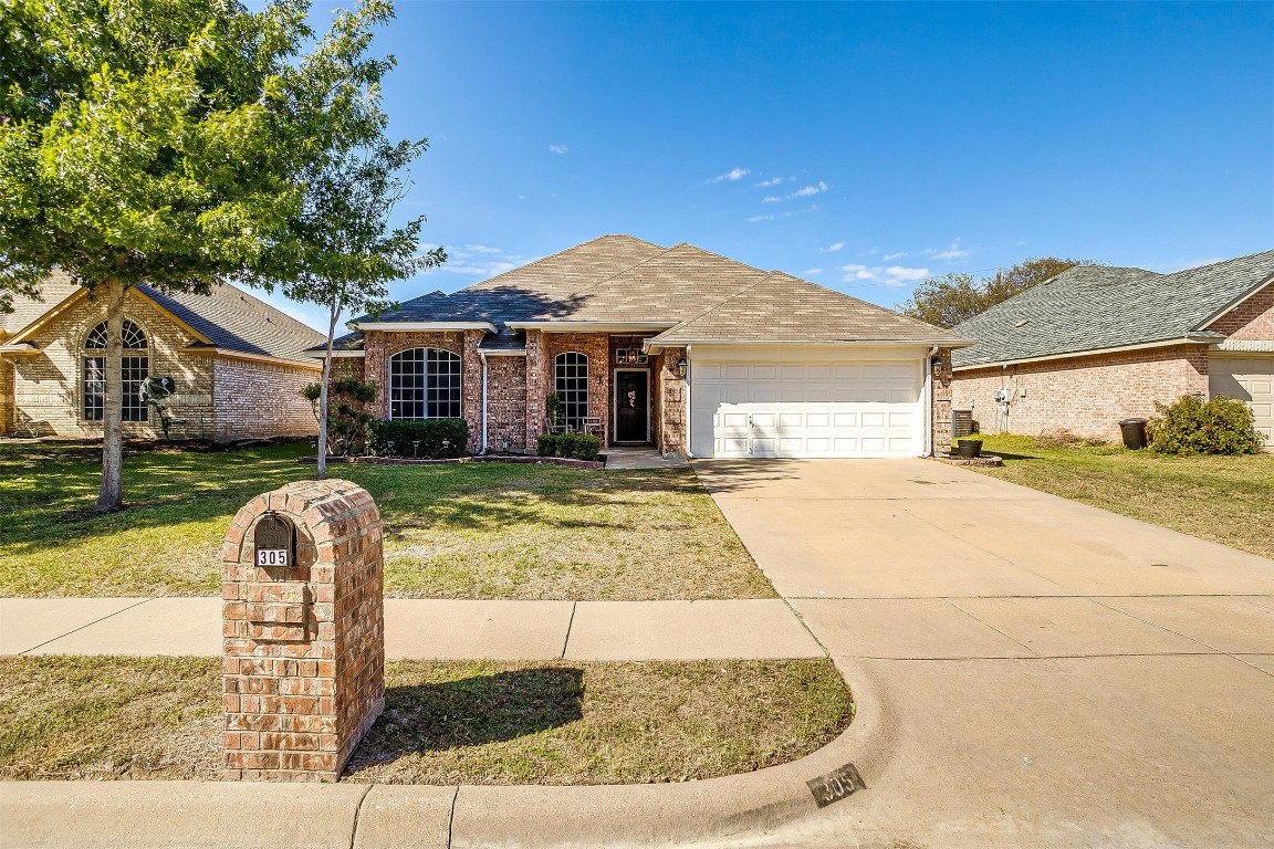 305 Shane Lane Burleson TX 76028