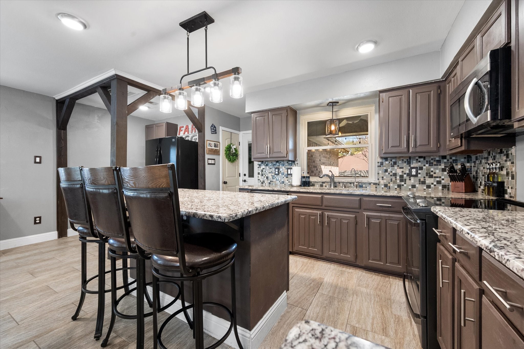 10124 Stoneleigh Drive Benbrook TX 76126