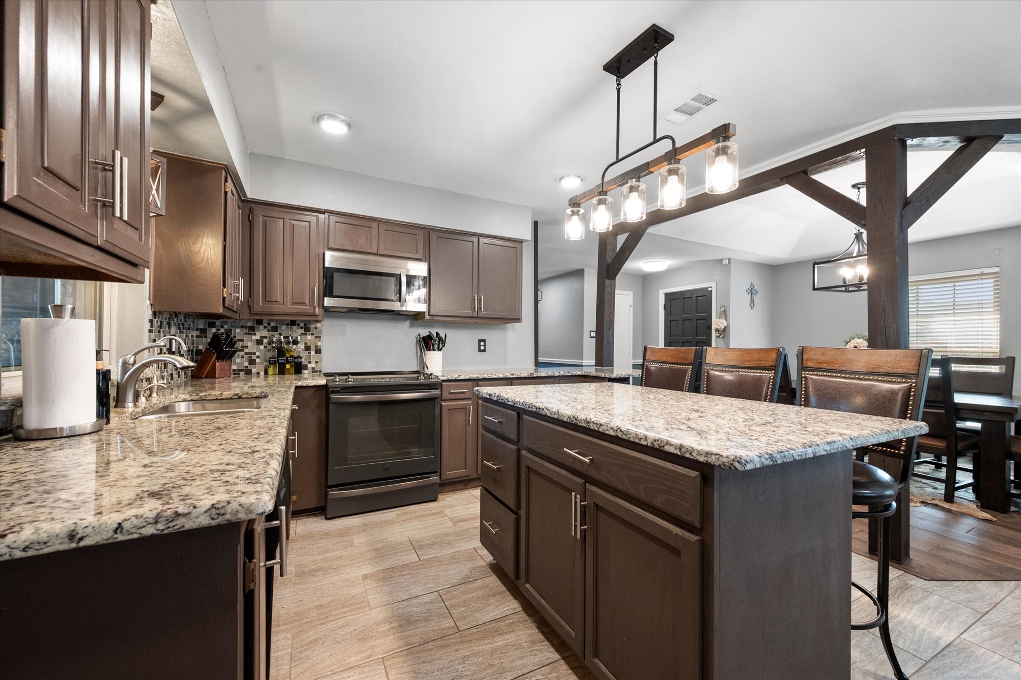 10124 Stoneleigh Drive Benbrook TX 76126