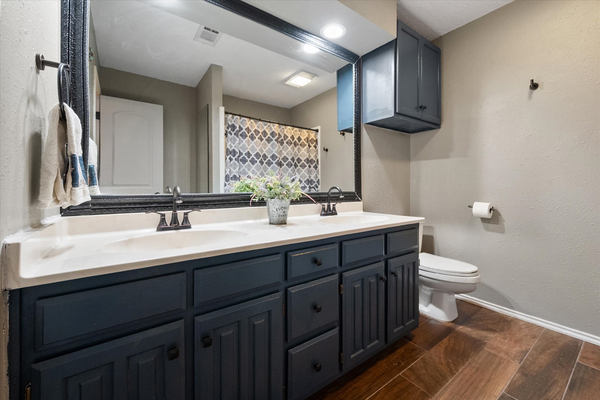 10124 Stoneleigh Drive Benbrook TX 76126