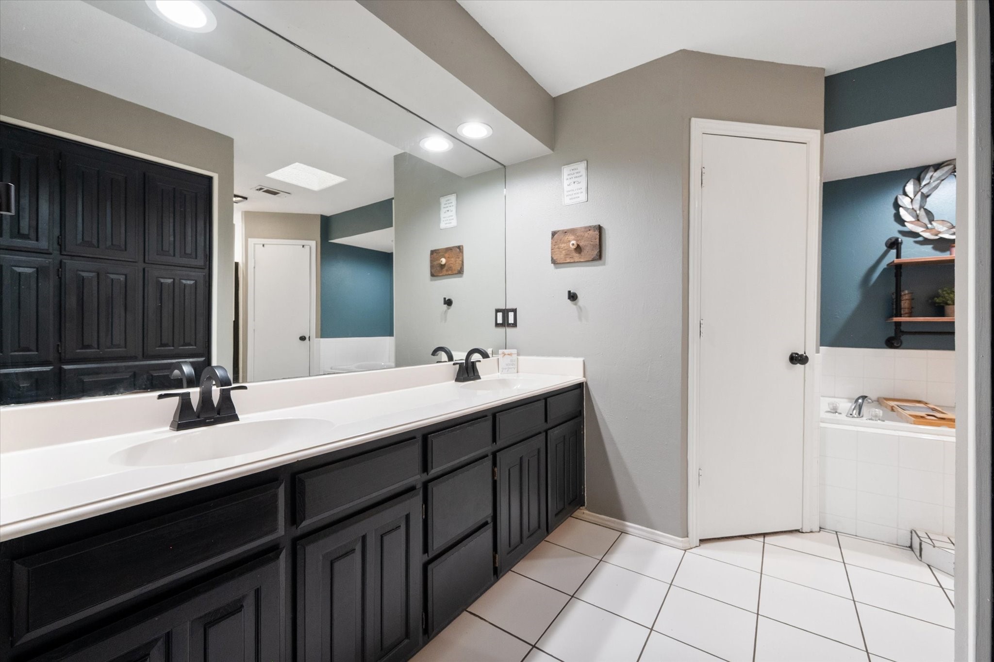 10124 Stoneleigh Drive Benbrook TX 76126