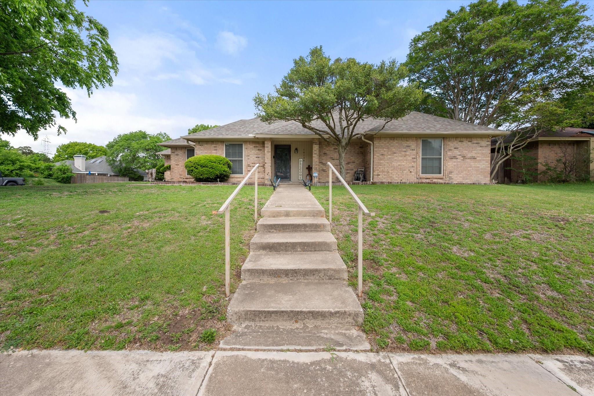 10124 Stoneleigh Drive Benbrook TX 76126