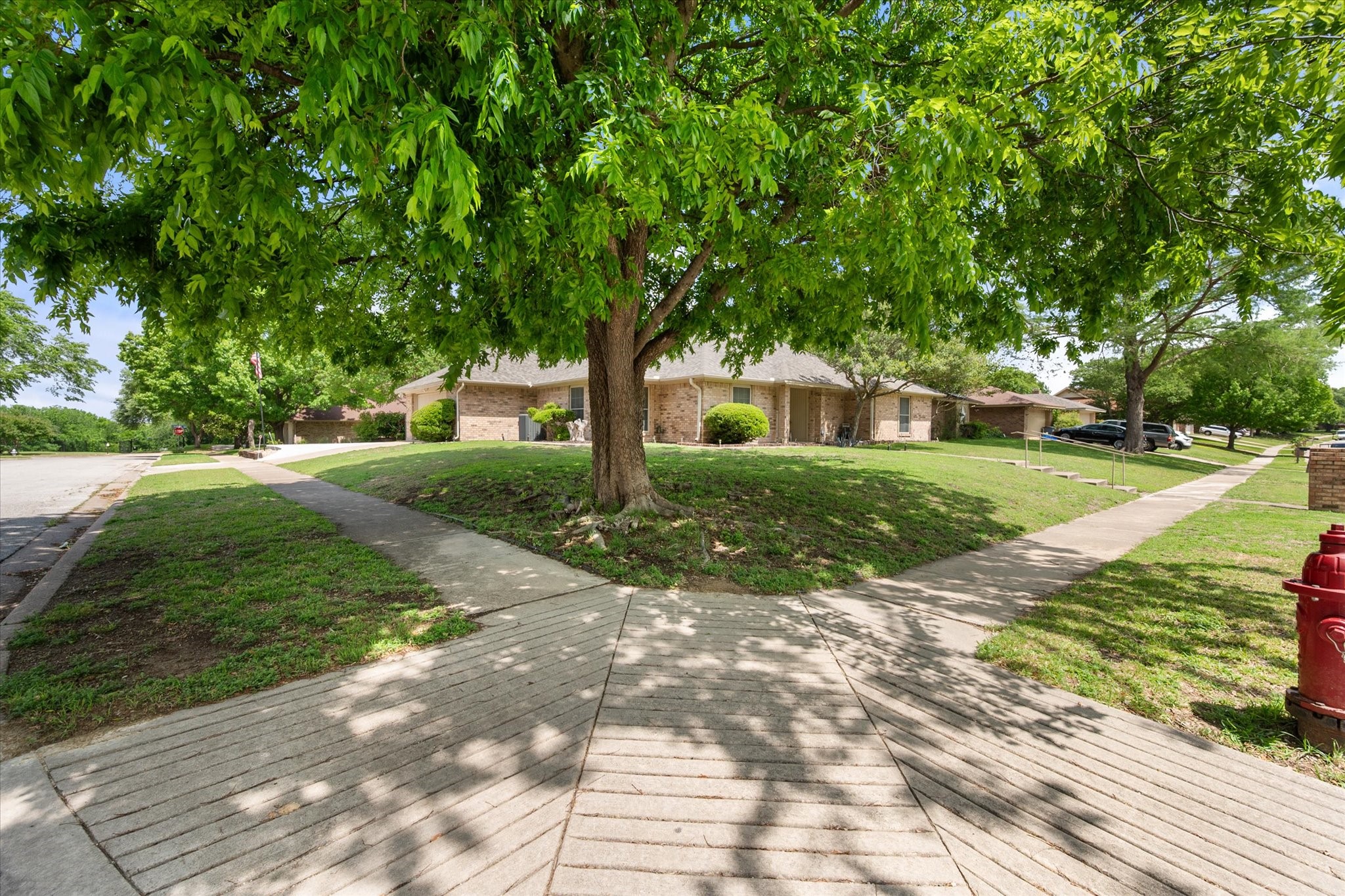 10124 Stoneleigh Drive Benbrook TX 76126