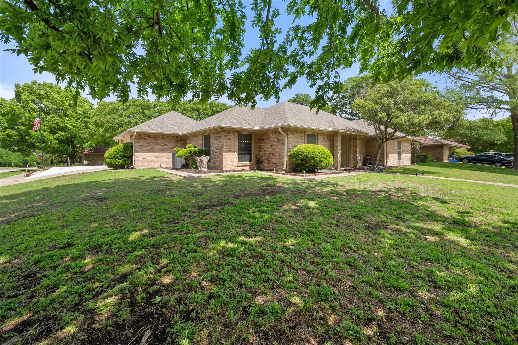 10124 Stoneleigh Drive Benbrook TX 76126