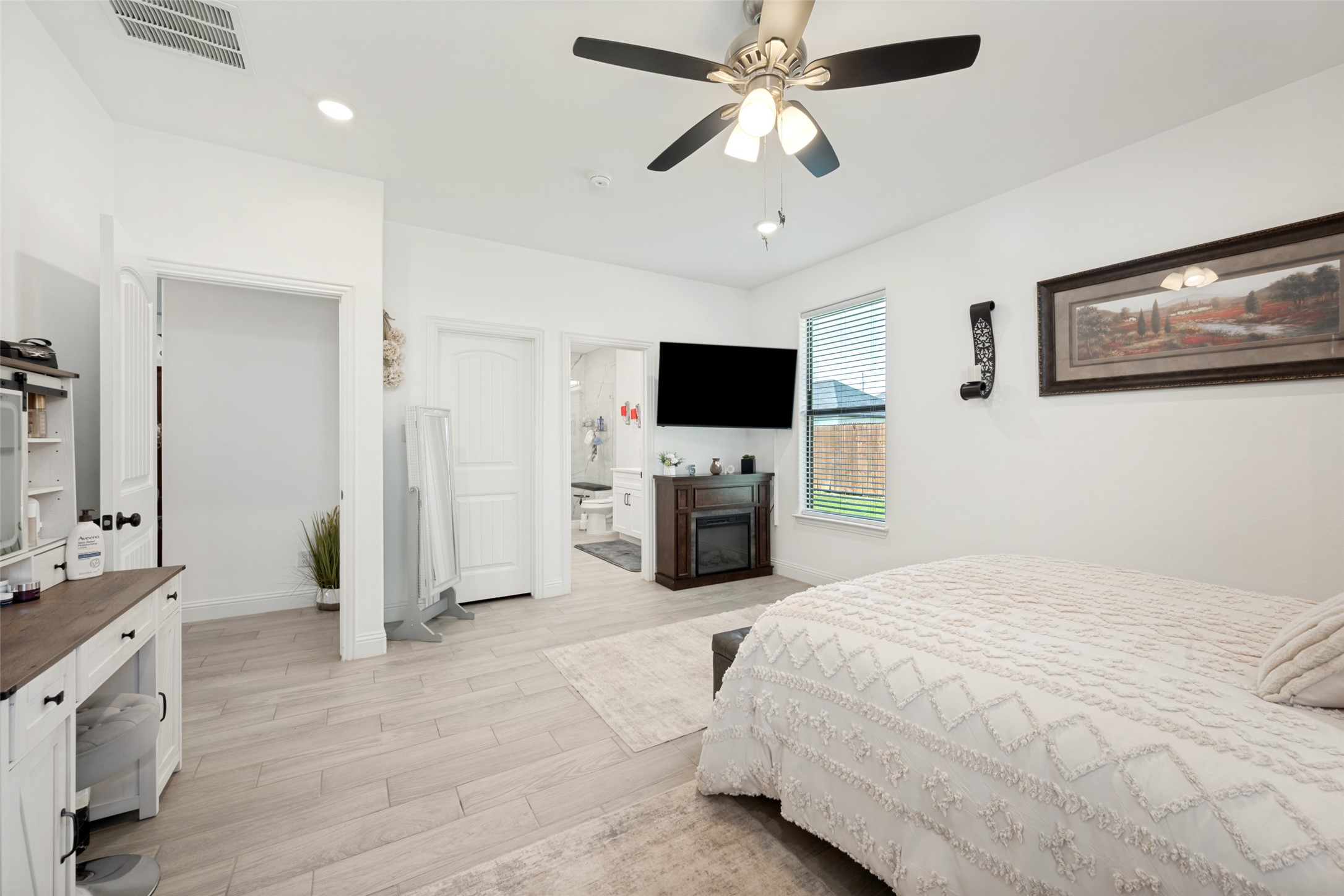 2404 Beverly Drive Granbury TX 76048