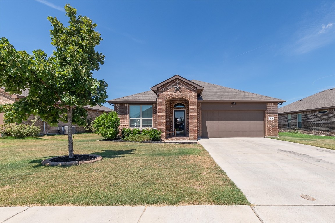 1818 Creekwood Drive Cleburne TX 76033