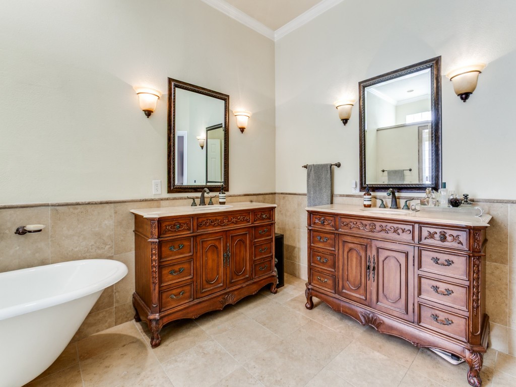 6205 Twin Oaks Circle Dallas TX 75240