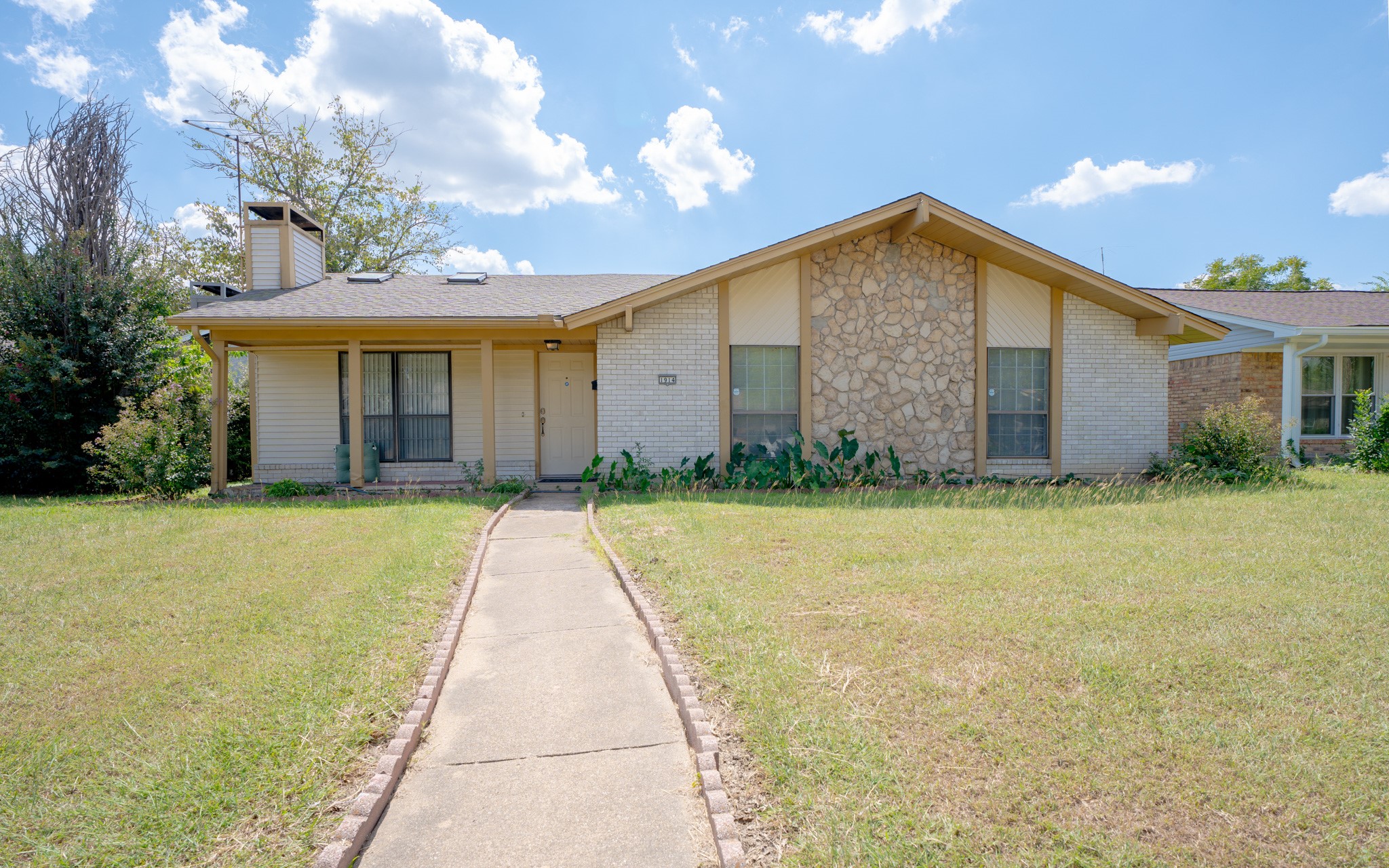 1914 Snowmass Lane Garland TX 75044