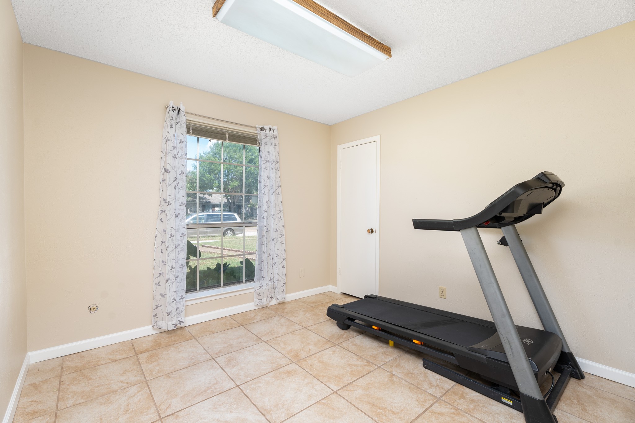1914 Snowmass Lane Garland TX 75044