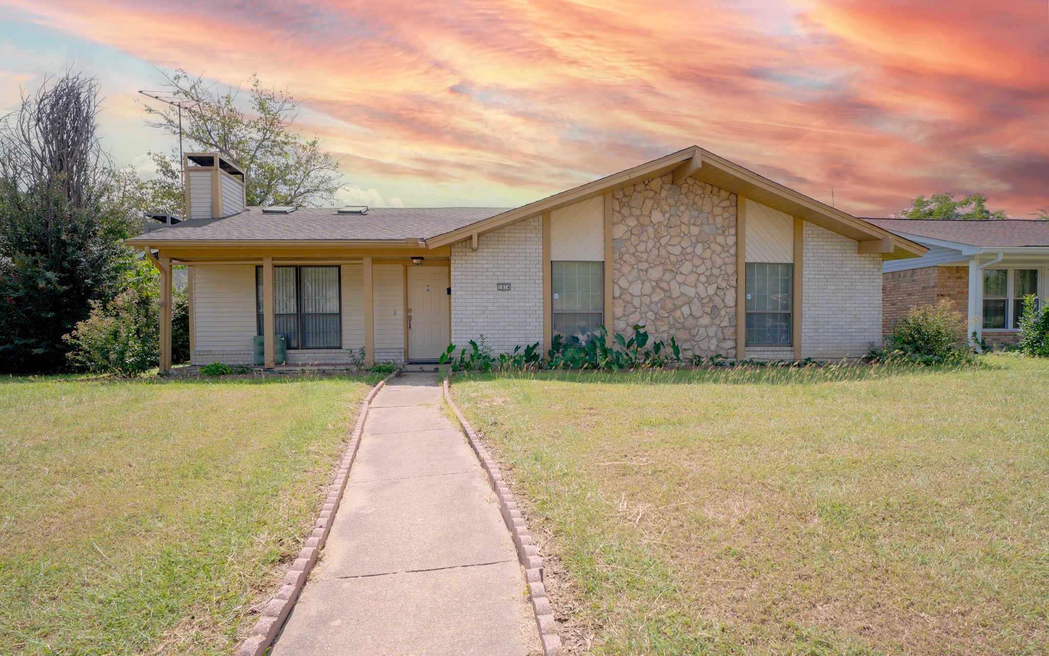 1914 Snowmass Lane Garland TX 75044