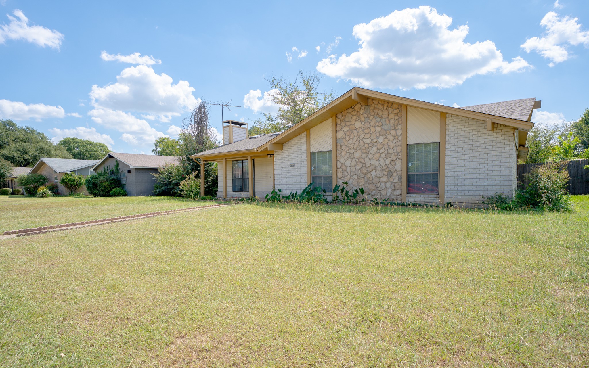 1914 Snowmass Lane Garland TX 75044