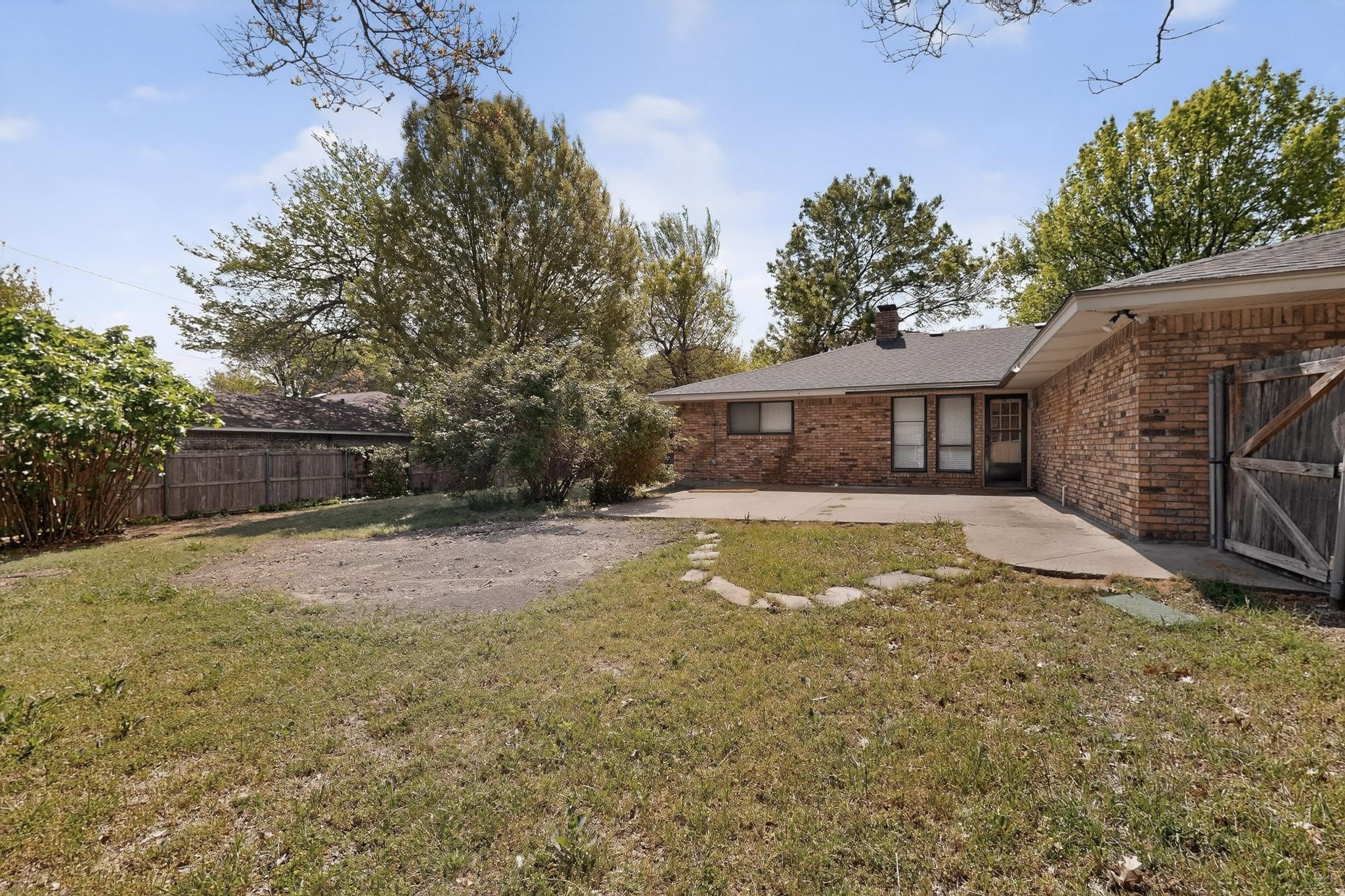 213 Gregory Drive Desoto TX 75115