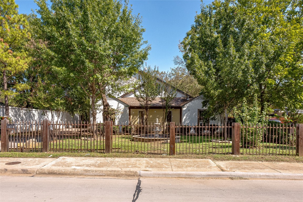 1414 Pleasant Drive Dallas TX 75217
