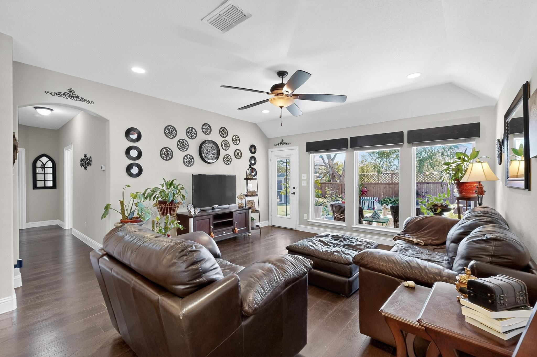 1628 Ridge Creek Lane Aubrey TX 76227