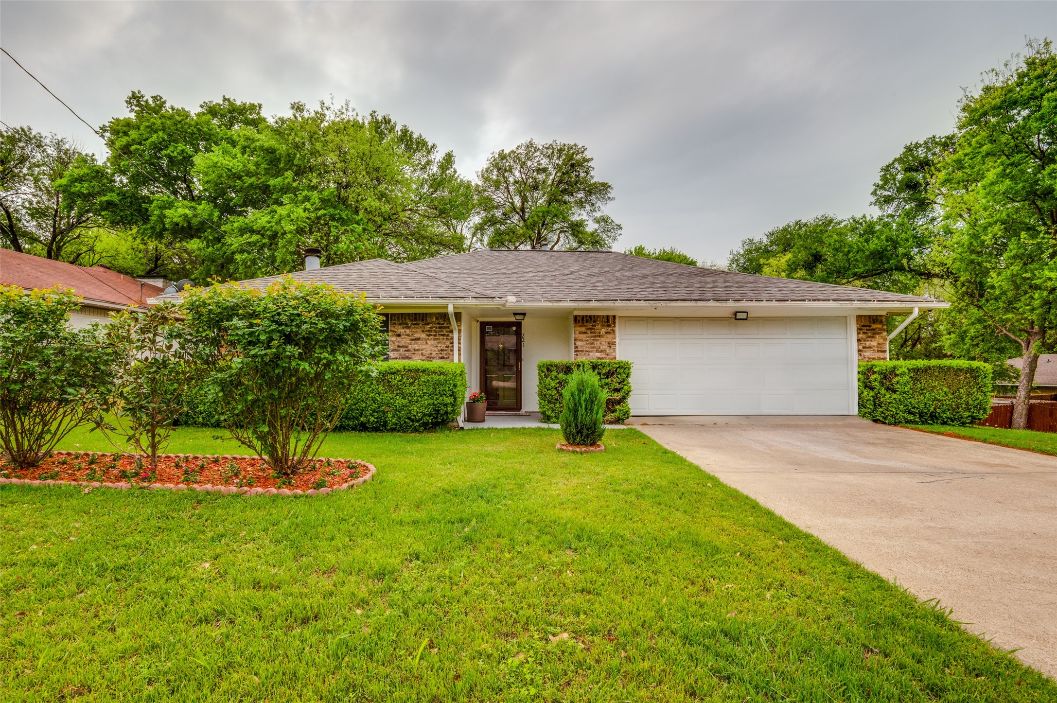 221 Evelyn Street Desoto TX 75115