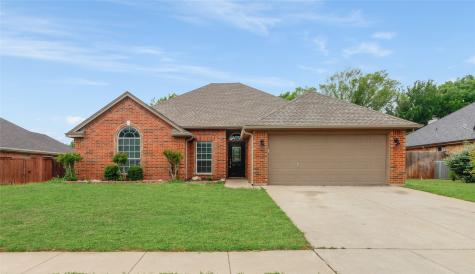 609 Carriage Lane Saginaw TX 76179